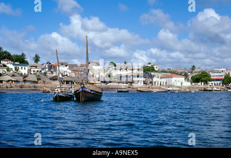 Die Altstadt und Hafen von Lamu in Kenia. Stockfoto