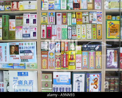 Chinesische Essenz Öl konzentriert Öl Hong Kong China chinesische Asien Asiatische traditionelle Medizin Gesundheit TCM ganzheitliche Behandlung herba Stockfoto