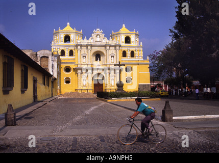 DIE IGLESIA Y CONVENTO DE SANTA CLARA IN ANTIGUA GUATEMALA Stockfoto