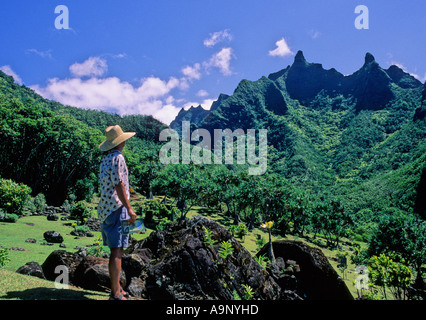 Besucher im Limahuli Garden in Kauai Stockfoto