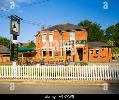 Die Äbte Mitre Pub im Zentrum von Chilbolton Hampshire UK Stockfoto