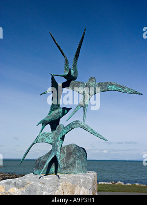 Eine Bronzeskulptur von Seeschwalben Brid NI Rinn in der Nähe von Hafen von Schären, North County Dublin, Irland Stockfoto