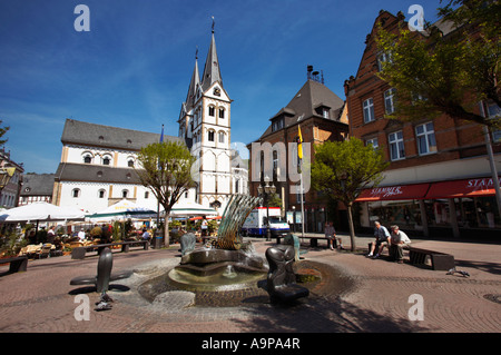 St. Severus Kirche und Brunnen am Markt Platz Boppard Rheinland Deutschland Europa Stockfoto