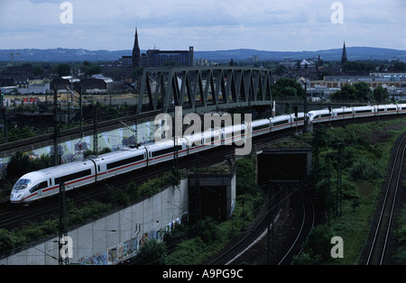 Deutsche Bahn inter City express-Zug durch Köln Stockfoto