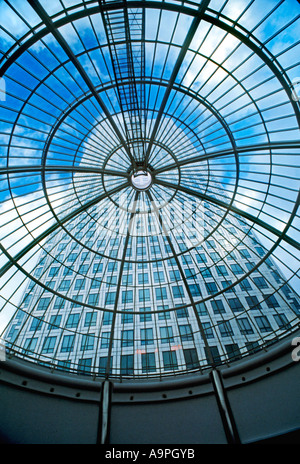 London, England, Großbritannien, Docklands Business Center, Aussicht Skylight Atrium Wolkenkratzer Bürogebäude, globale Wirtschaft, Low-Angle-Ansicht Stockfoto