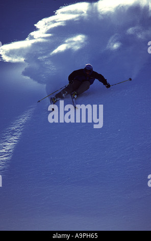 Ein Mann Ski Pulver Zuckerdose ca Stockfoto