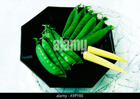 Kefengemüse und Baby-Mais Essen Stilleben Stockfoto