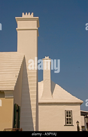 Bermuda weiß gewaschene geripptes Dach Schornsteine Bermuda Nationalsymbol ikonische Bild St Georgetown Stockfoto