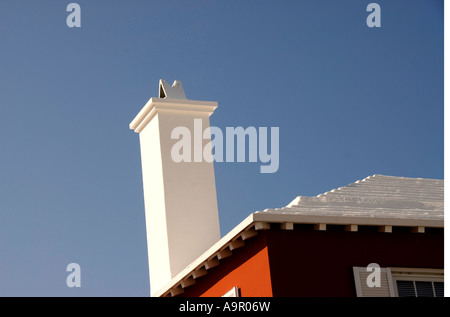 Bermuda St George weiß gewaschen geripptes Dach Bermuda Schornstein Stockfoto