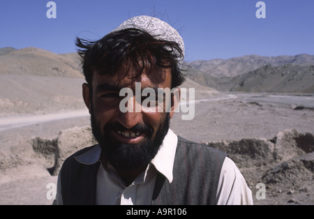 Ein junger pakistanischen Mann lebt in der abgelegenen trockenen und Armen Region des nördlichen Belutschistan an der Grenze zu Afghanistan Stockfoto