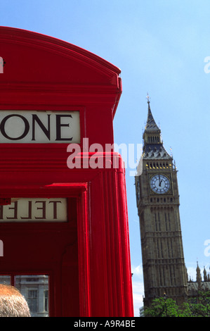 Telefonzelle um ein Uhr In London England UK Stockfoto