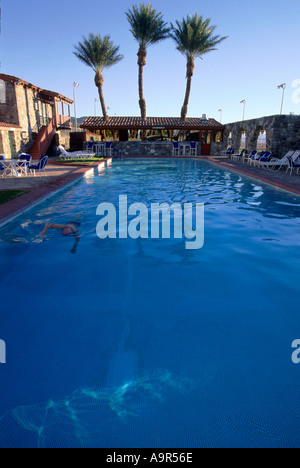 Death Valley Nationalpark, Kalifornien. Schwimmbad von Furnace Creek Inn Stockfoto