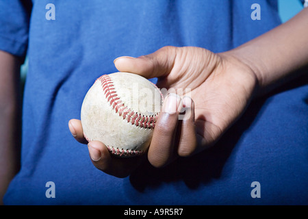 Teenager halten einen baseball Stockfoto