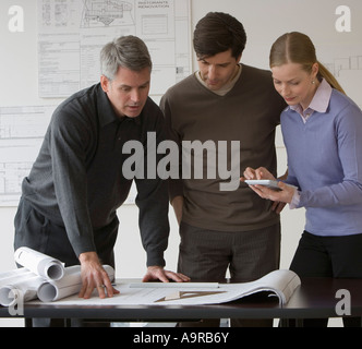 Geschäftsleute im Büro des Architekten Stockfoto