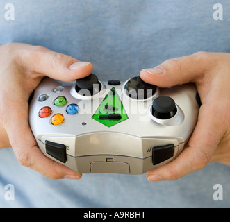 Mann-Betrieb video game-controller Stockfoto