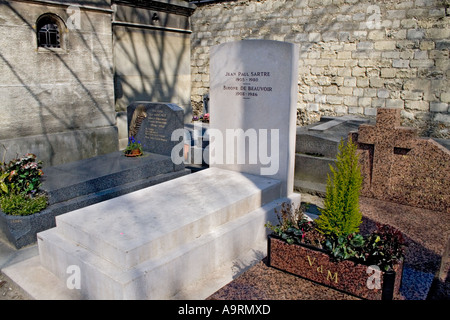 Grabstein für Jean Paul Sartre und Simone de Beauvoir im Montparnasse Cemetary Paris Frankreich Stockfoto