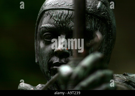 Robin Hood-Statue von James Woodford 1951 außerhalb Nottingham Castle wurde Nottingham durch Philip E F Clay Esquire am gegeben Stockfoto