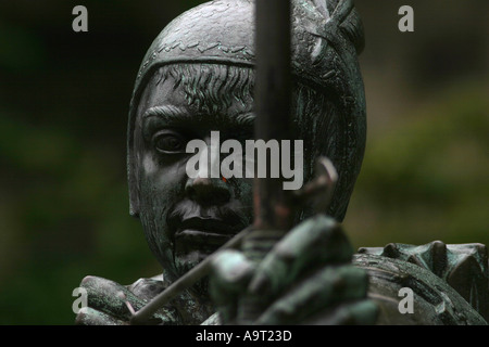 Robin Hood-Statue von James Woodford 1951 außerhalb Nottingham Castle wurde Nottingham durch Philip E F Clay Esquire am gegeben Stockfoto