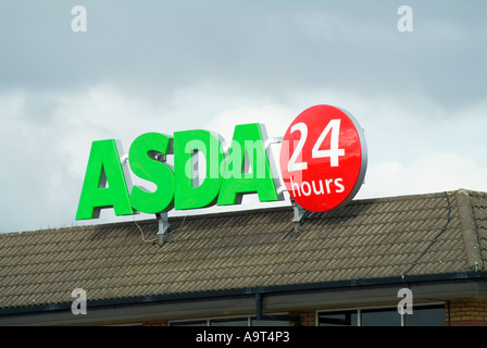 ASDA Zeichen Werbung rund um die Uhr geöffnet Stockfoto