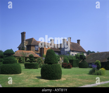 TOPIARY GARTEN GREAT DIXTER HOUSE EAST SUSSEX ENGLAND UK Stockfoto