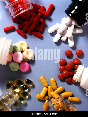 Medizin-Pillen aus Flaschen Stockfoto