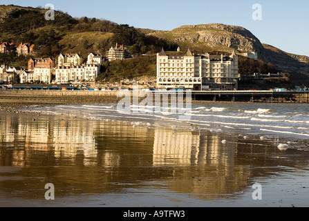 Llandudno Strand in Richtung pier Stockfoto