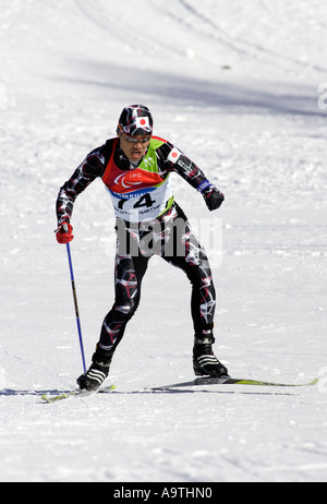 Yoshihiro Nitta Japans konkurriert in der Mens Cross Country Skiing 5km stehen Stockfoto