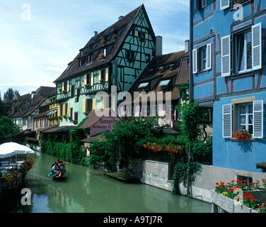 HALBE FACHWERKHÄUSER LA PETITE VENISE COLMAR ELSASS FRANKREICH Stockfoto