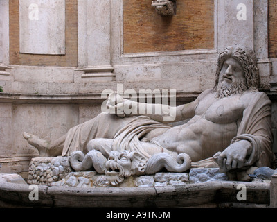 Rom Italien Flussgott Statue in den Palazzo Nuovo Kapitolinischen Museen Stockfoto