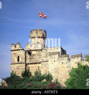 Lincoln Burgturm mit Anschluß-Markierungsfahne Stockfoto