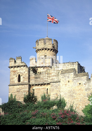 Lincoln Burgturm mit Anschluß-Markierungsfahne Stockfoto