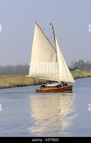 Segelboot auf Norfolk broads Stockfoto