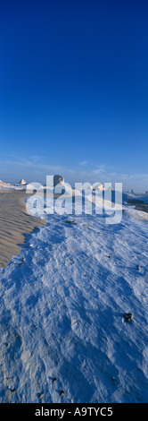 Dramatische vertikal Panorama des Schnees wie Ablagerungen in der weißen Wüste Stockfoto