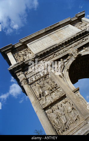 Benevento Kampanien Italien Arco di Traiano Triumphbogen errichtet in 114, die Errungenschaften des römischen Kaisers Trajan zu feiern Stockfoto