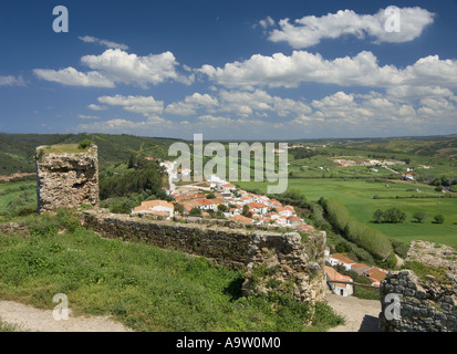 Portugal, Algarve, der Costa Vicentina, Aljezur, Stadt von der maurischen Burgruine Stockfoto