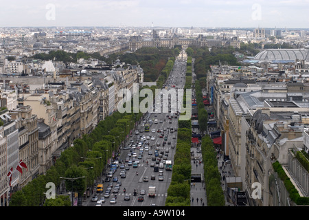 Avenue Champs Elysees angesehen vom Arc de Triomphe Paris Frankreich Stockfoto