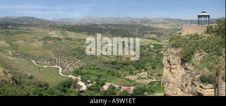 Blick von der Puente Nueve, Ronda, Andalusien, Blick Richtung Grazalema National Park. Stockfoto