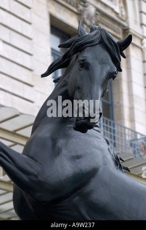 Cheval à la di Statue von Pierre Louis Rouillard (1820-1881) außerhalb Musée d Orsay Paris Frankreich Stockfoto