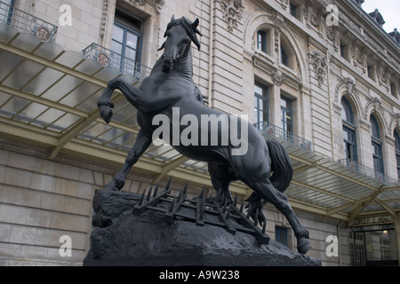 Cheval à la di Statue von Pierre Louis Rouillard (1820-1881) außerhalb Musée d Orsay Paris Frankreich Stockfoto