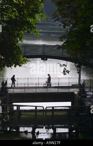 Eisen-Stege über die St Martin Kanal Paris Frankreich Stockfoto