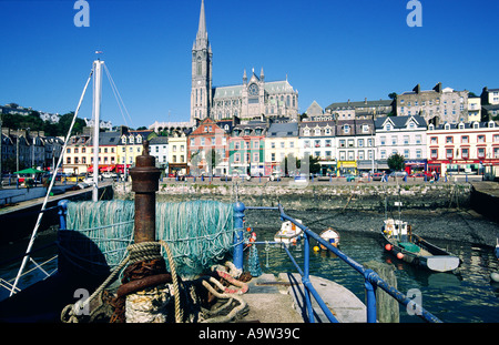 Die viktorianischen Meer Hafen und St Colmans Kathedrale aus dem Molenkopf, Hafen von Cobh, auf der großen Insel, County Cork, Irland Stockfoto