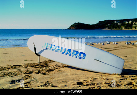 Rettungsschwimmer Surfbrett am Manly Strand Stockfoto