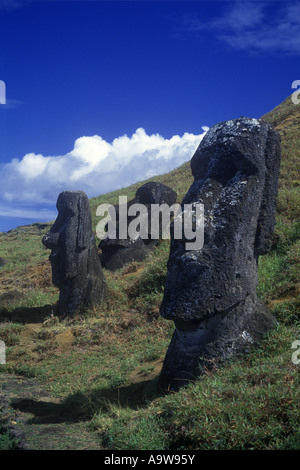 1992 HISTORISCHE STEINFELSEN MOAI-STATUEN RANO RARAKU OSTERINSEL RAPA NUI CHILE Stockfoto