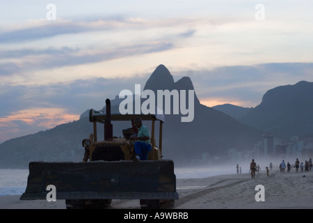 Bulldozer auf Ipanema Stockfoto