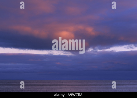Sonnenuntergang über dem Lake Superior Stockfoto