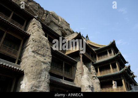 China Shanxi Yungang Shiku Höhlen in der Nähe von Datong hölzernen Tempel am Eingang Stockfoto