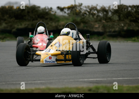 Formel Vee racing bei 500 MRCI Rennveranstaltung Kirkistown Schaltung County Down Northern Ireland Stockfoto