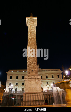 Spalte von Marcus Aurelius in der Nacht in Rom Italien Stockfoto