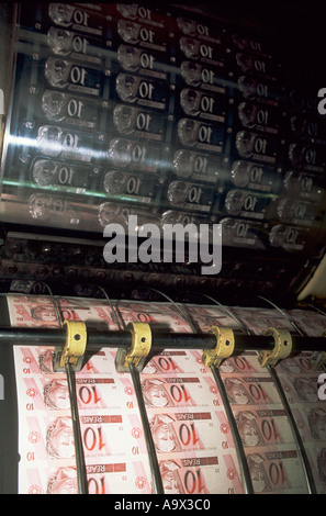 Rio De Janeiro, Brasilien. Druckmaschine produziert 10 Reais Geldscheine am offiziellen Minze Drucker - Casa da Moeda. Stockfoto