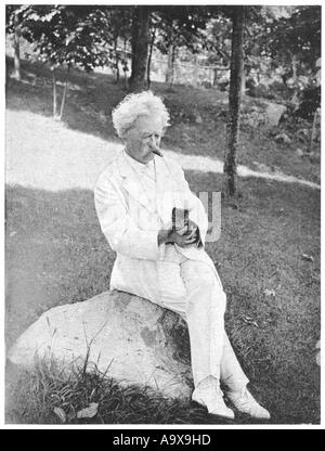 Mark Twain Holding Katze Stockfoto